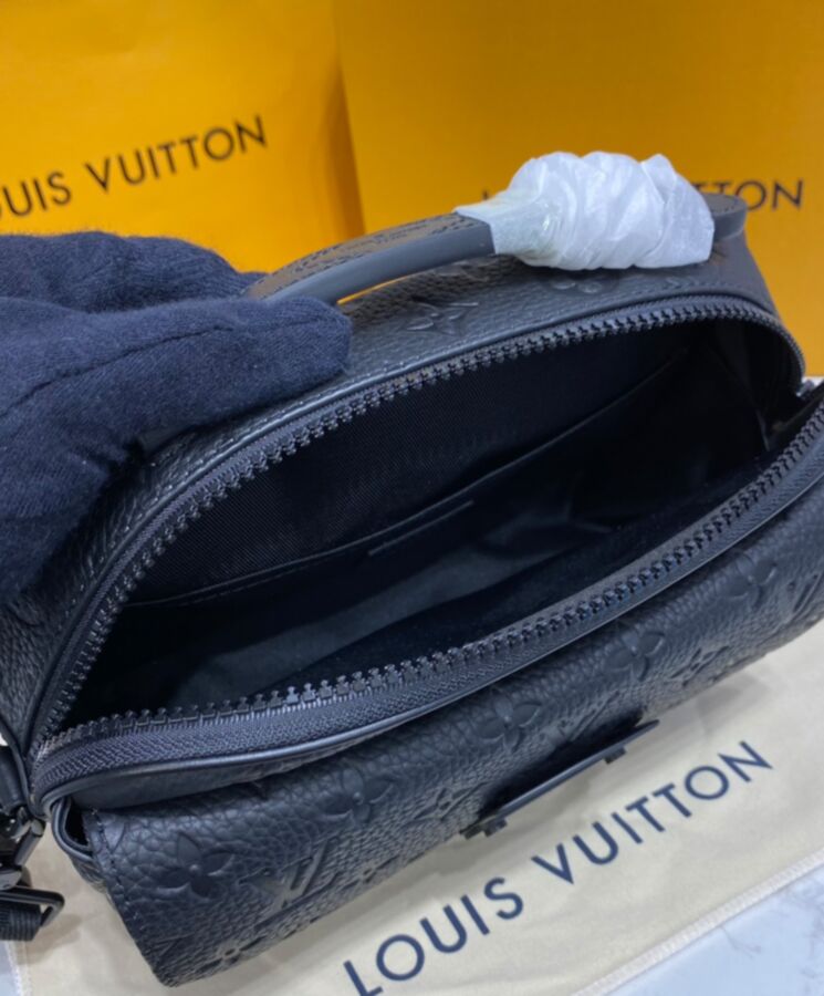 Louis Vuitton S Lock Messenger (M58489)  Louis vuitton, Vuitton, Small shoulder  bag