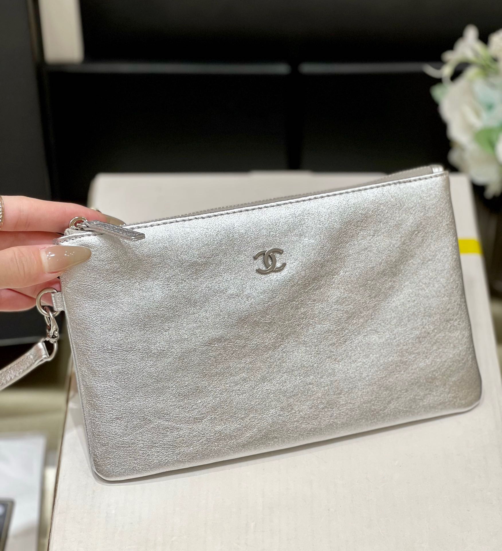 Chanel 22 Medium Handbag Silver Metallic - lushenticbags