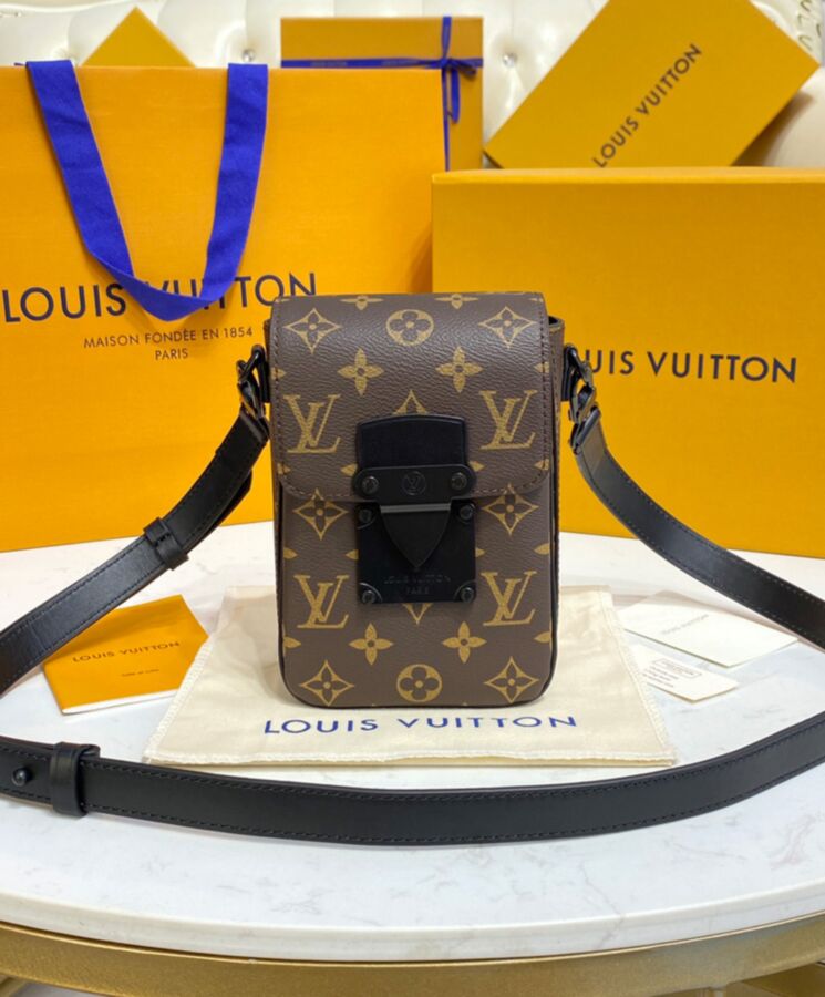 Louis Vuitton S Lock Vertical Wearable Wallet Green Shoulder Bag