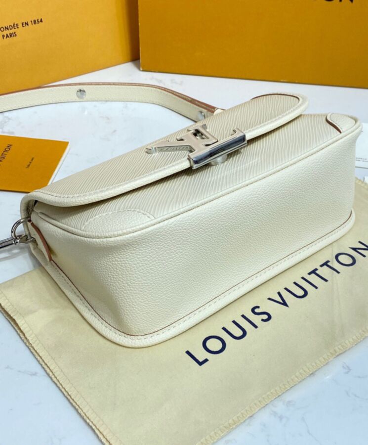 Louis Vuitton - Buci Bag - Vert Noto - Leather - Women - Luxury