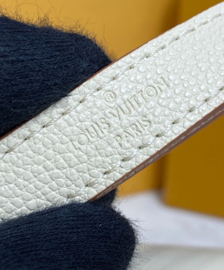 ᐅ Louis Vuitton: Bademäntel im Luxusformat