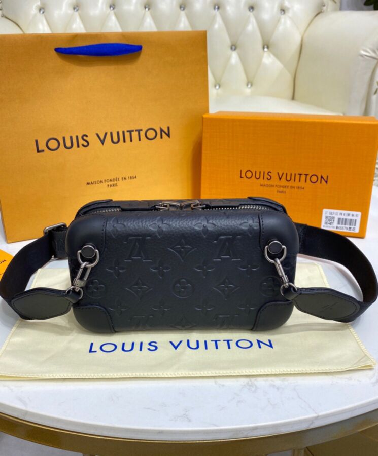 LOUIS VUITTON Taurillion Monogram Horizon Clutch Crossbody Bag