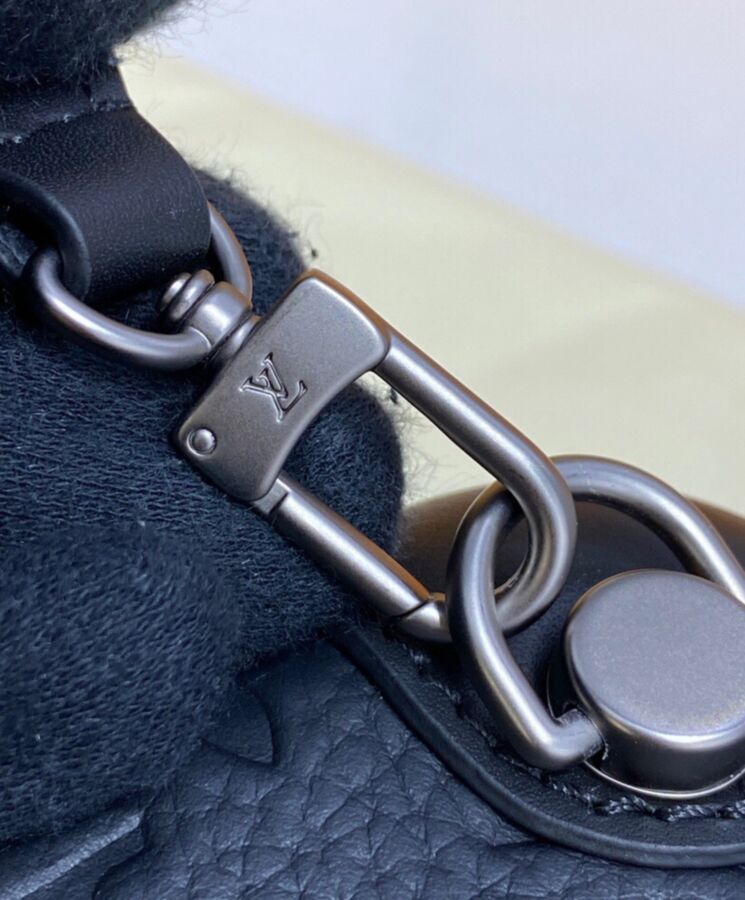 Louis Vuitton Horizon Clutch Monogram Taurillon Leather Auction