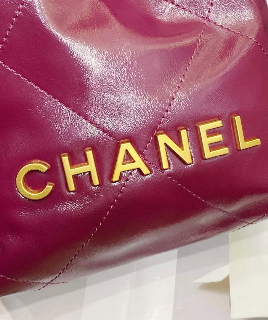 Chanel 22 small handbag, Shiny calfskin & gold-tone metal , yellow —  Fashion