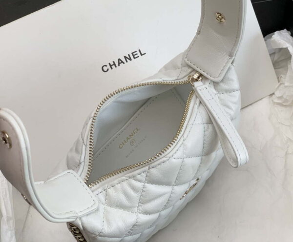 Chanel AP3095 Pouch Lambskin & Gold-Tone Metal White