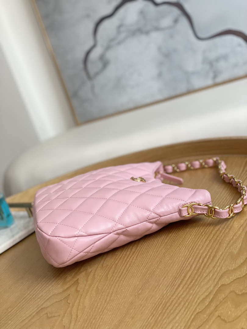Hobo handbag, Shiny lambskin & gold-tone metal, coral pink